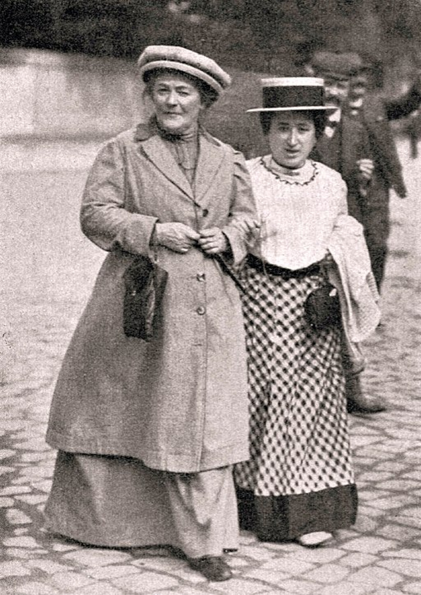  Revolutionaries Clara Zetkin and Rosa Luxemburg in January 1910. Wikicommons 