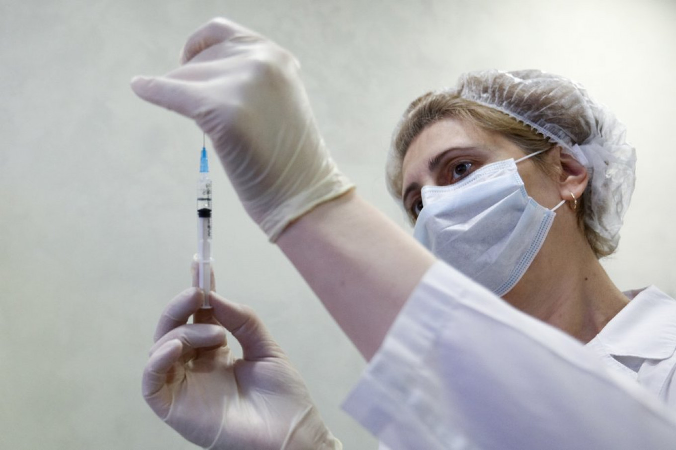 Kremlin Calls U.S. Vaccine Disinformation Claims ‘Absurd’