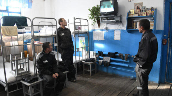 Putin Greenlights Prison Phone Jamming to Combat Scams