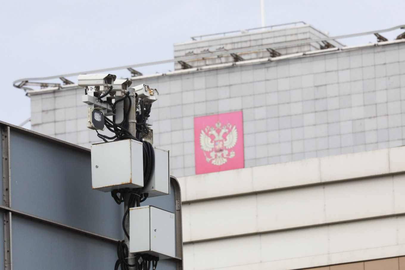Thousands of Russian Surveillance Cameras Vulnerable to Cyberattack – Reports