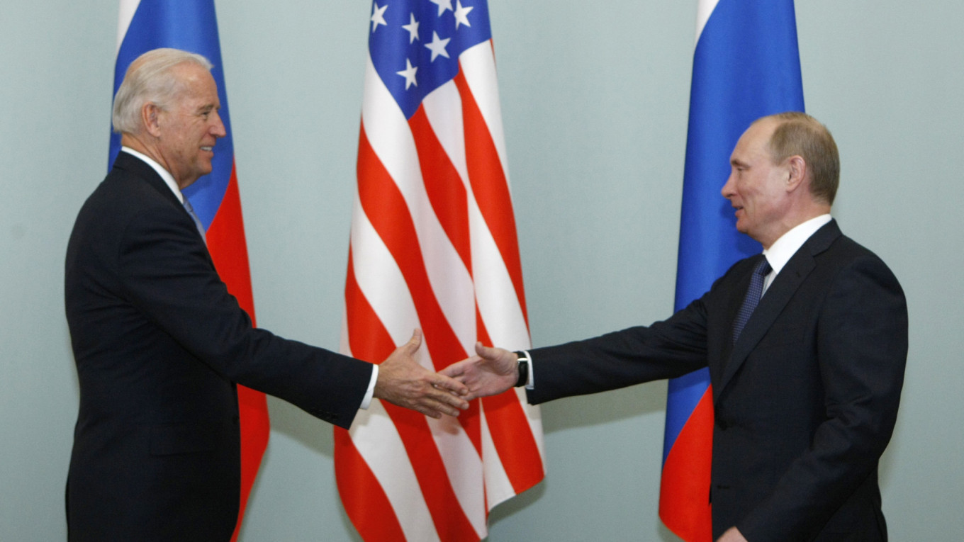 Biden Warns Putin on Ukraine, Proposes U.S.-Russia Summit