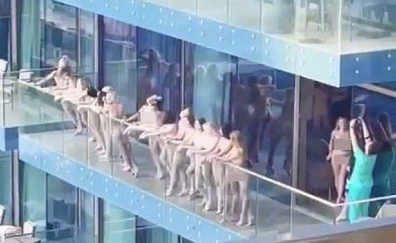 Dubai to Deport Russian, Ukrainians Caught in Nude Balcony Photoshoot