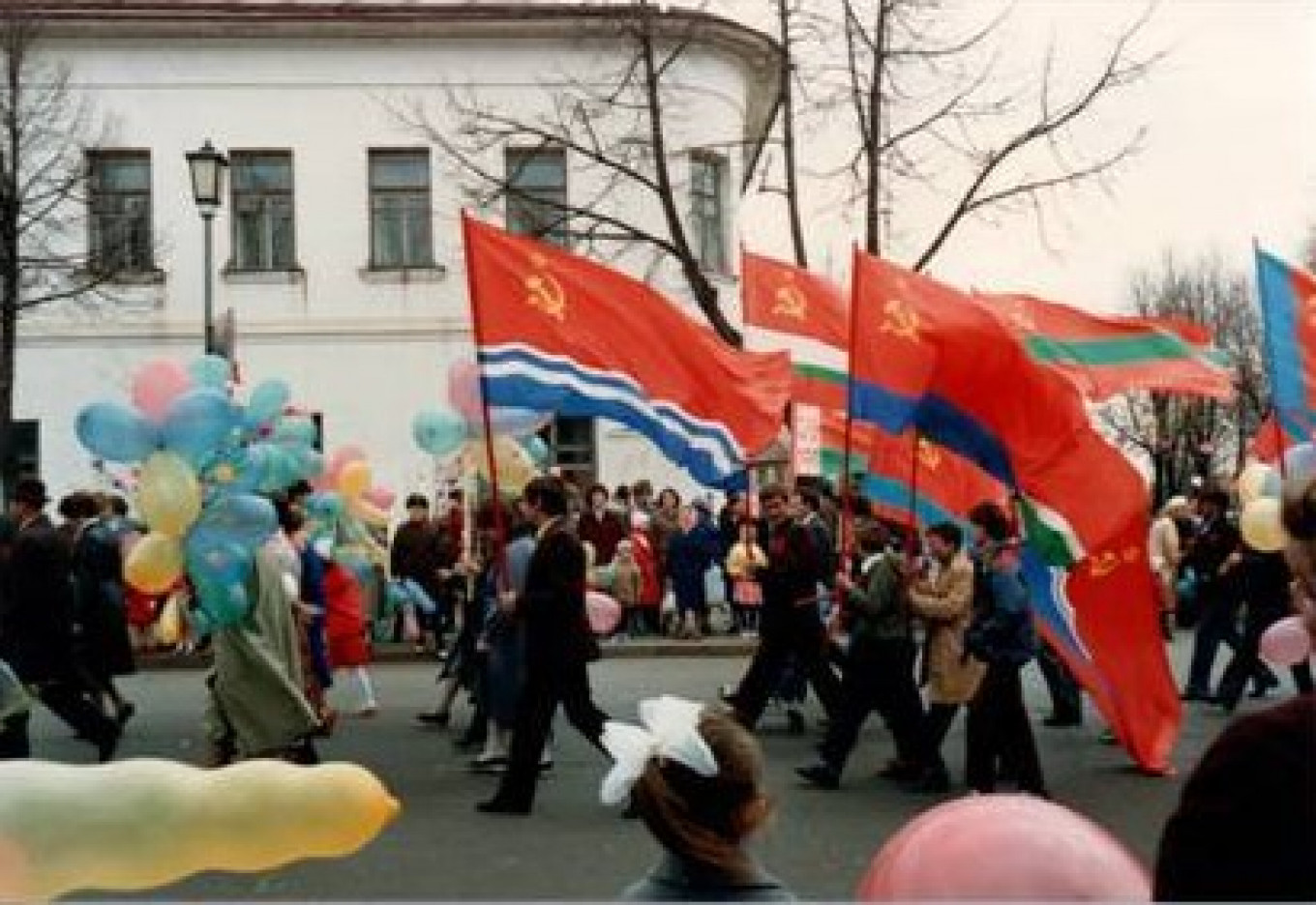  May Day in Suzdal 1988 Courtesy of Harald Lipman 