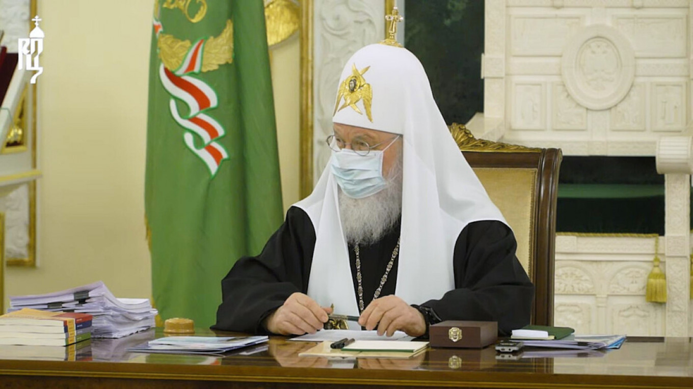 Patriarch Kirill Spotted Wearing Mask at Church Synod