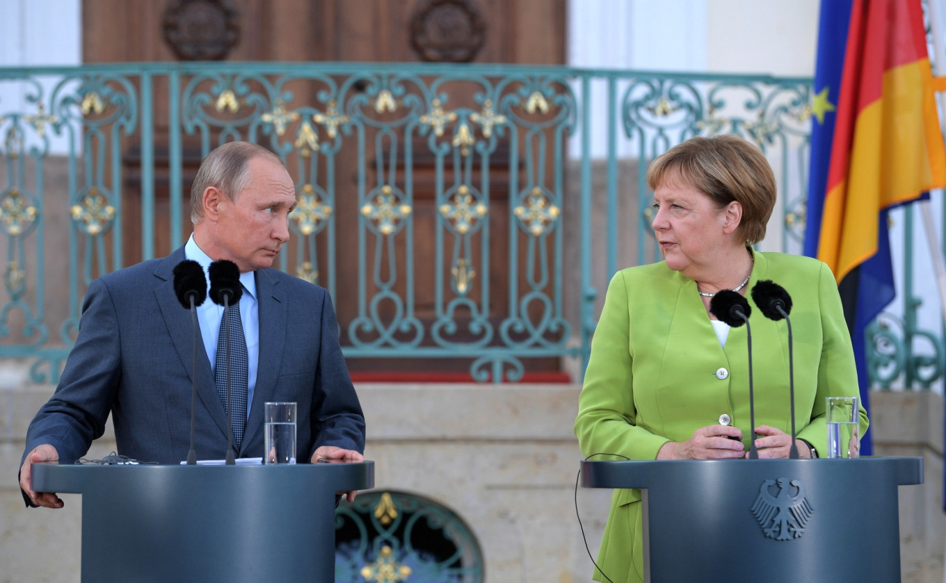 Putin, Merkel ‘Concerned’ Over East Ukraine Tensions – Kremlin