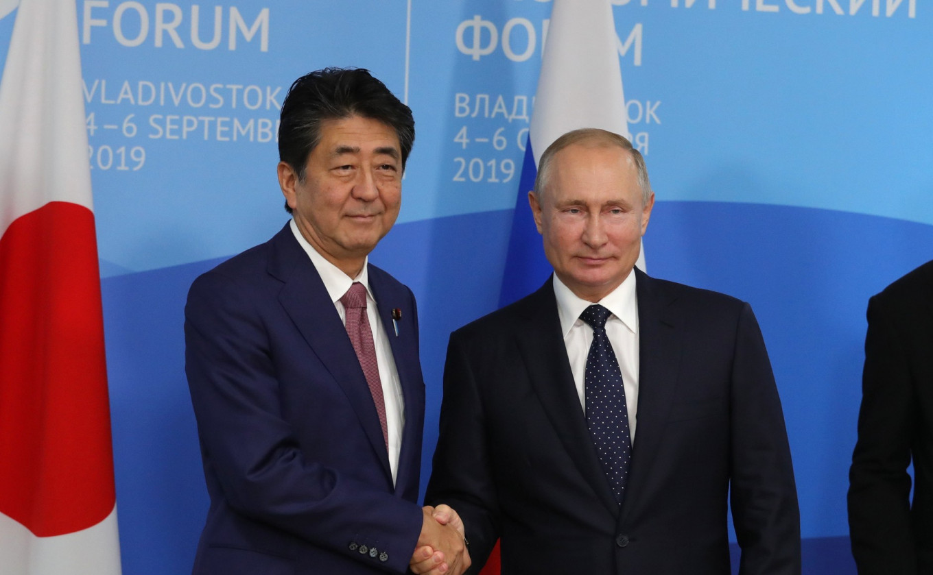 Putin’s Syria Stance Left ‘Strong Impression,’ Former Japanese PM Abe Says