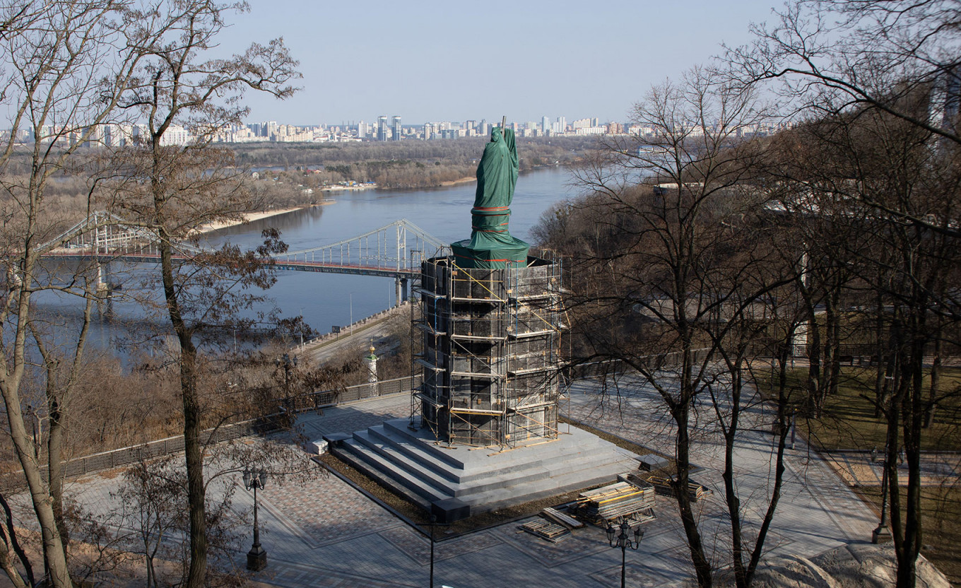 Kyiv Hurries to Protect Statues From Russian Attack