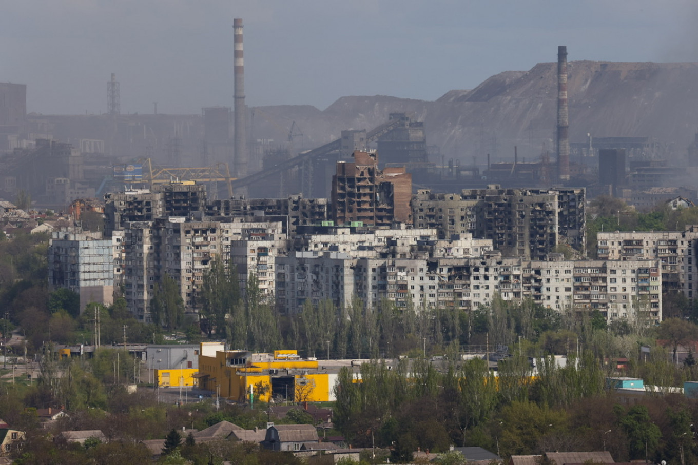Civilians Reach Safety as Russia Renews Assault on Mariupol Plant