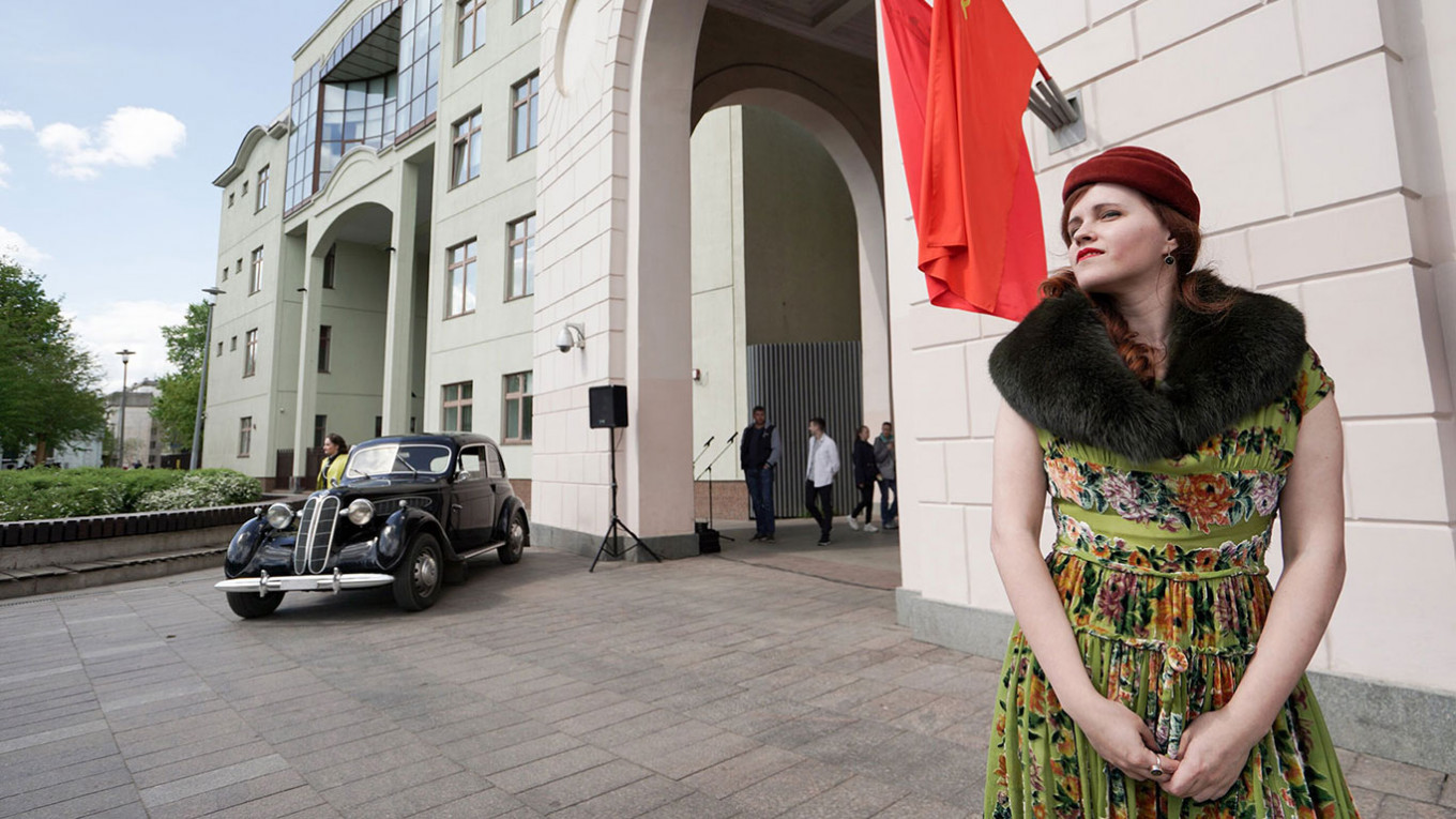 In Photos: Pro-War Symbols Meet Soviet Imagery on Moscow’s Streets