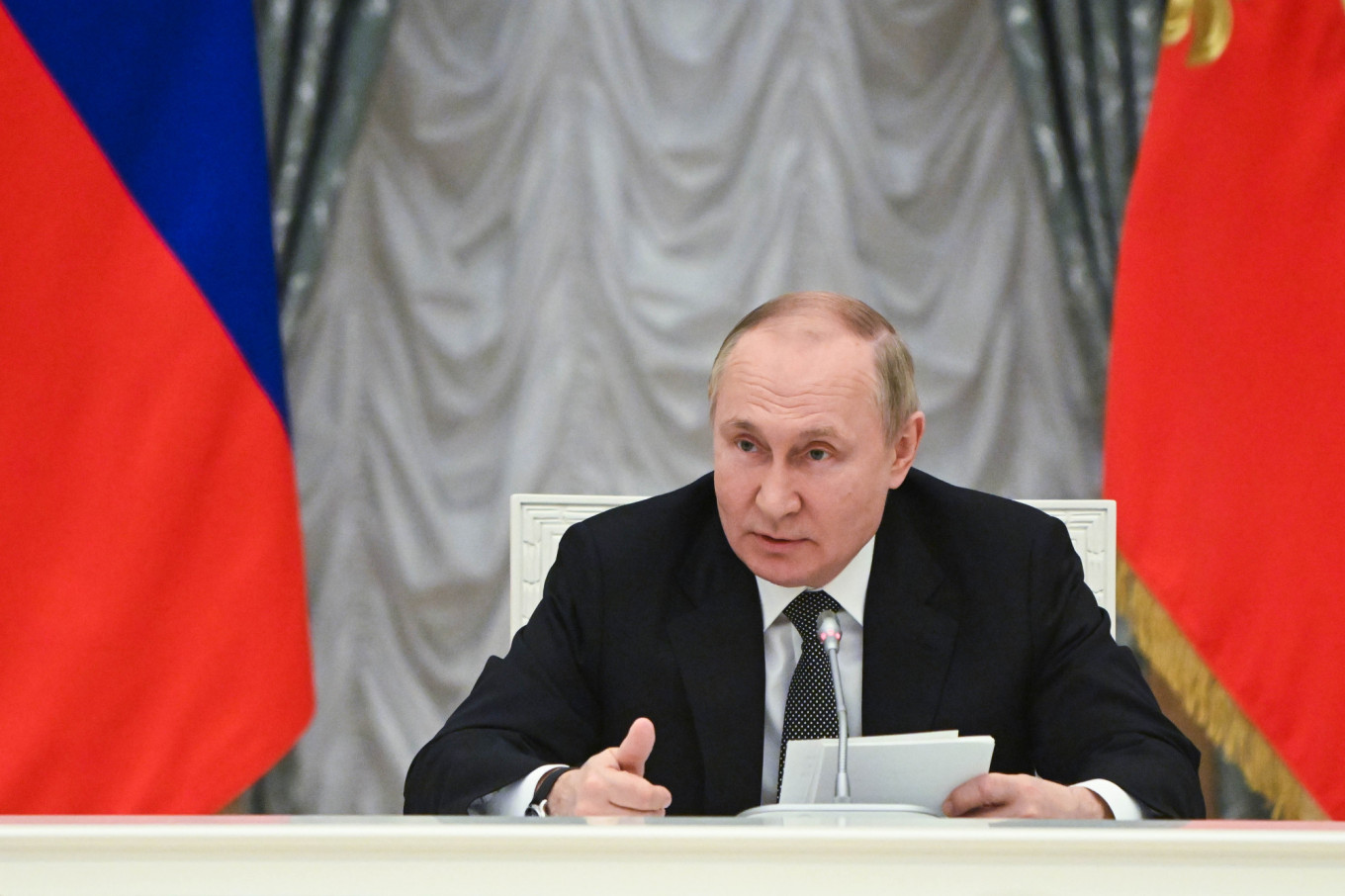Putin, Macron, Scholz Discuss Ukraine Arms, Grain Supplies