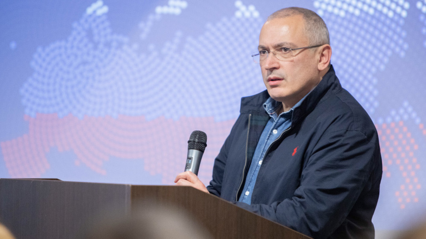 Russia Labels Kasparov and Khodorkovsky ‘Foreign Agents’