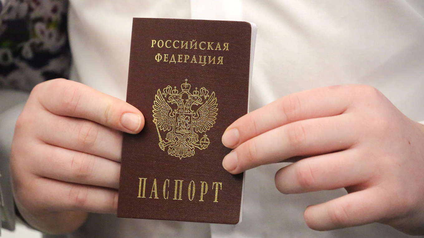 Russia Simplifies Citizenship for Ukrainians in Captured Territories