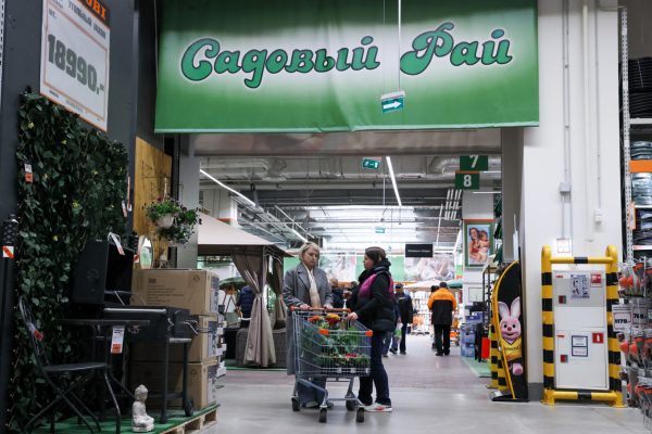 Russian Disposable Income Drops, Inflation Highest Since 1999