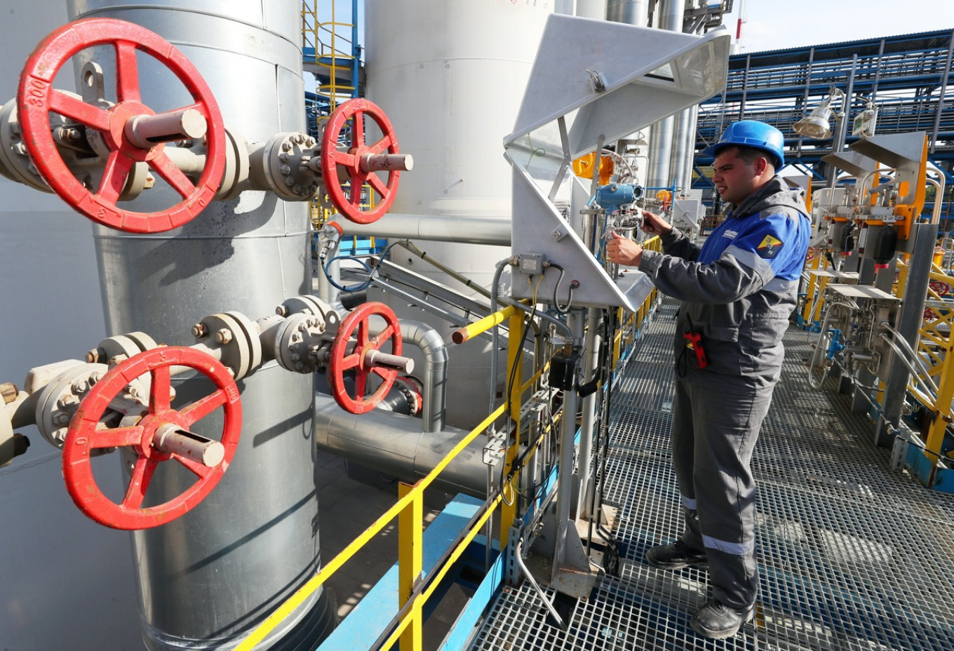 Russia’s Gazprom Halts Gas Supplies to Poland, Bulgaria
