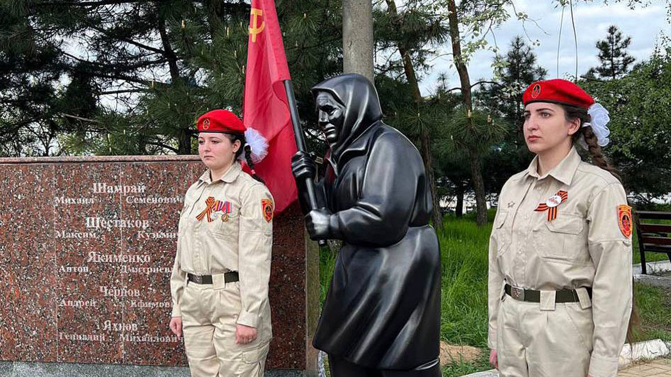 Top Kremlin Official Unveils Pro-War Statue in Ukraine’s Mariupol