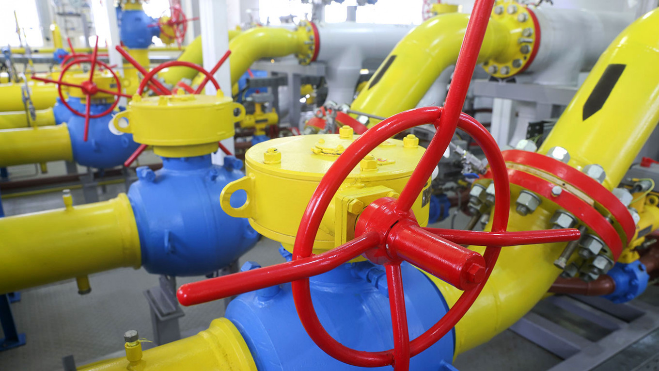 Ukraine Says Russia Halts Gas Supplies at Key Transit Point