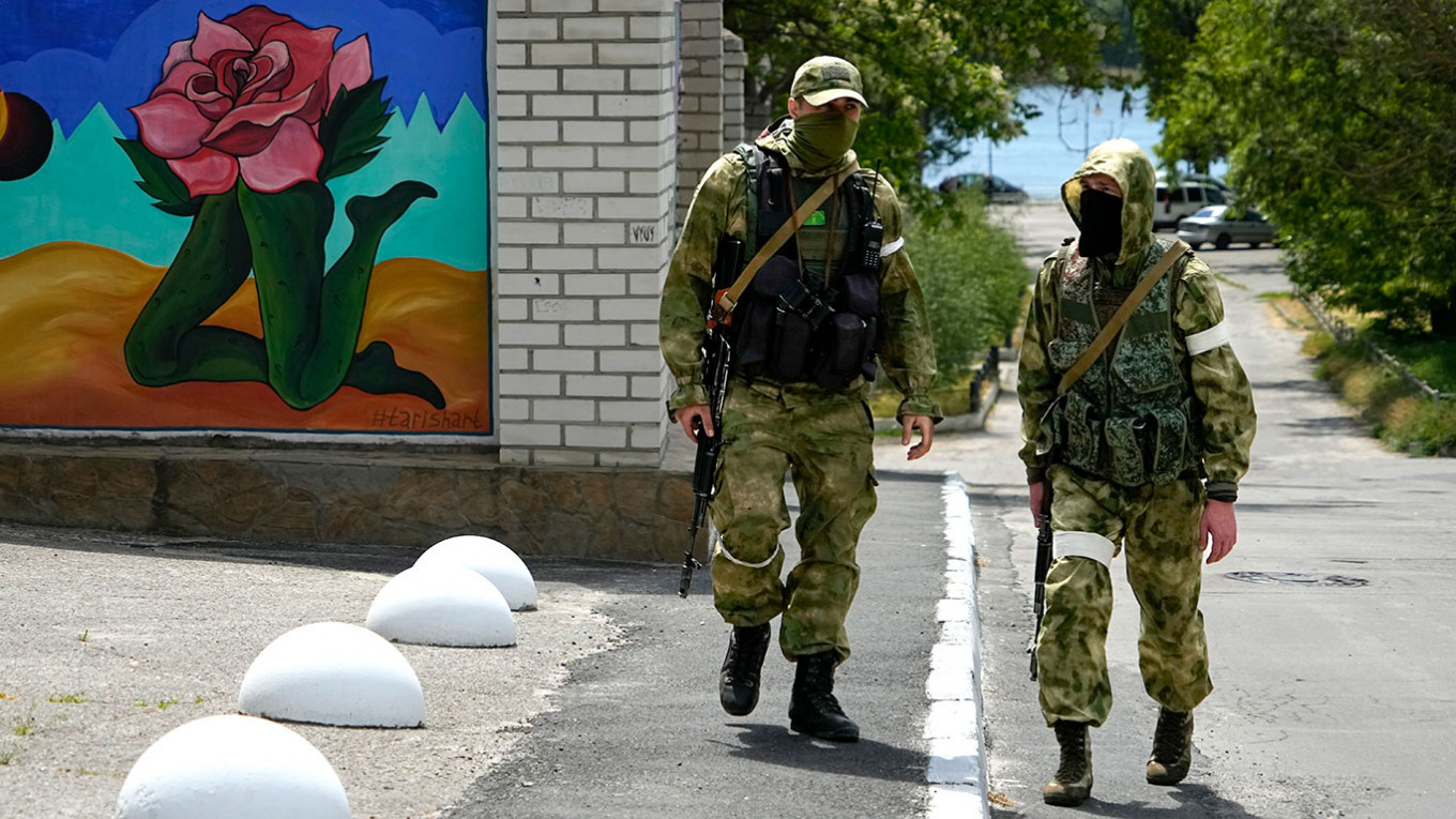 Ukrainian Cell Service Cut Off in Russian-Occupied Kherson
