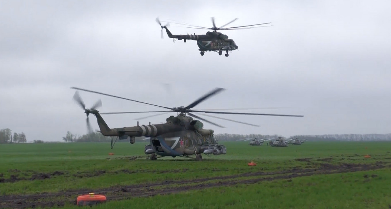  Helicopters providing air cover for Russian military convoys in Ukraine.. Russian Ministry of Defence 
