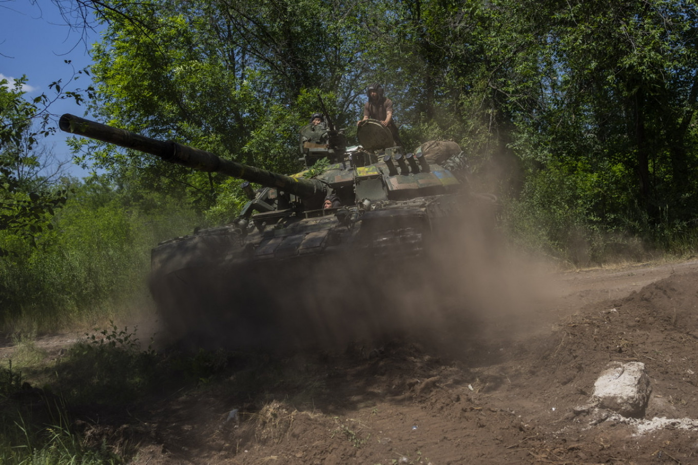 ‘Fierce Battle’ in Key East Ukraine City Largely Under Russian Control — Zelensky