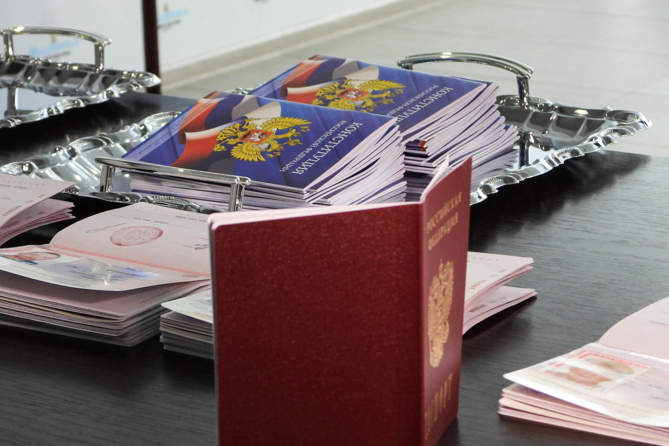 First Russian Passports Handed Out to Ukrainians in Occupied South — Agencies