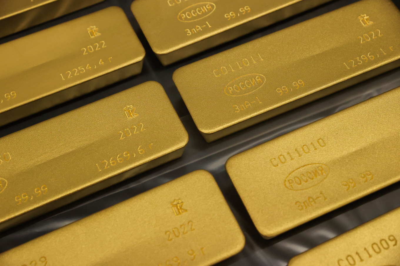 Four G7 Powers Impose Gold Export Ban on Russia