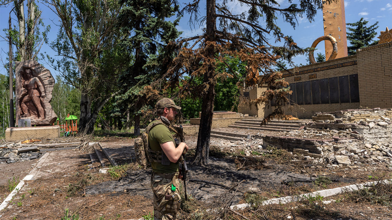 Russia Says Nearly 2,000 Foreign Fighters Killed in Ukraine