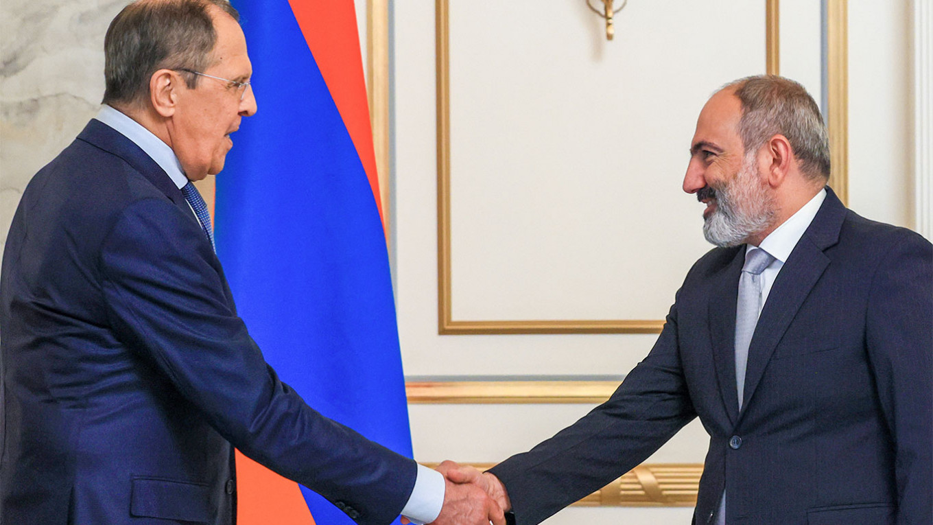 Russia to Assist Armenia-Azerbaijan Peace Talks – Lavrov