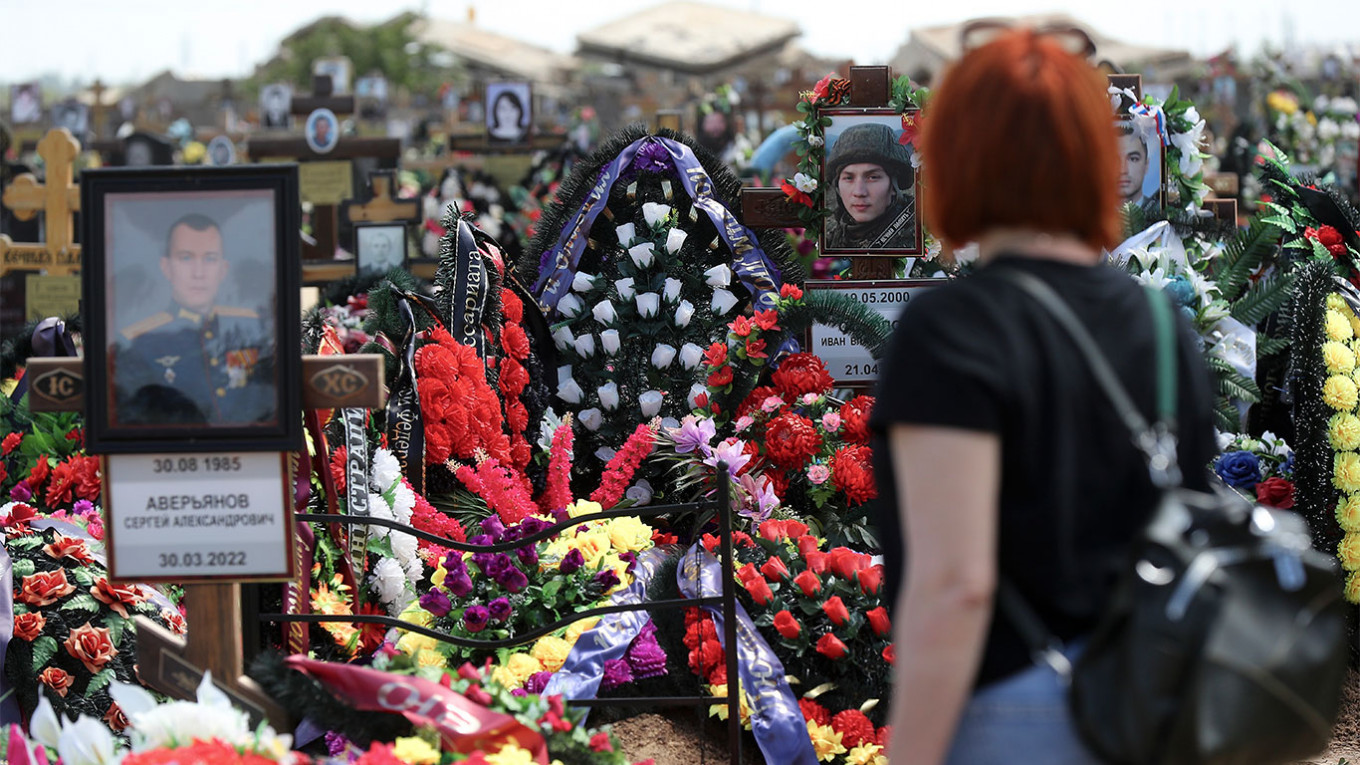 Russian Officials Rush to Buy Empty Grave Plots — Investigation