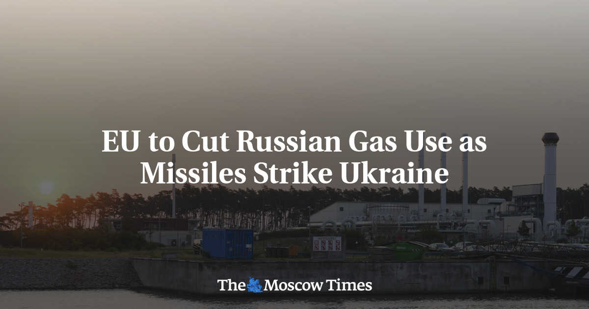 EU to Cut Russian Gas Use as Missiles Strike Ukraine