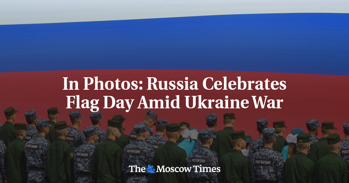 In Photos: Russia Celebrates Flag Day Amid Ukraine War