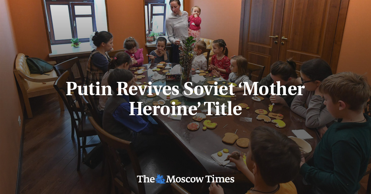 Putin Revives Soviet ‘Mother Heroine’ Title