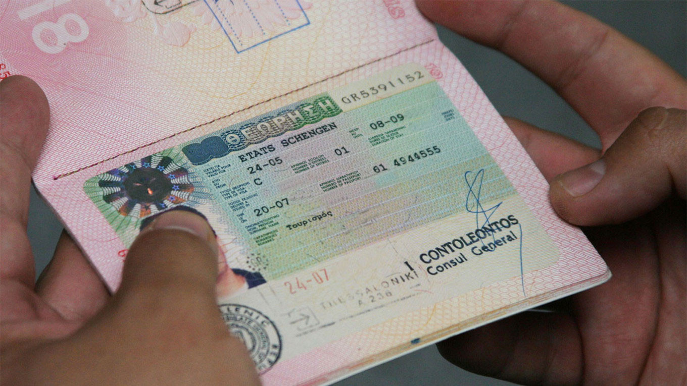 Russians Scramble for Visas as EU Mulls Travel Restrictions