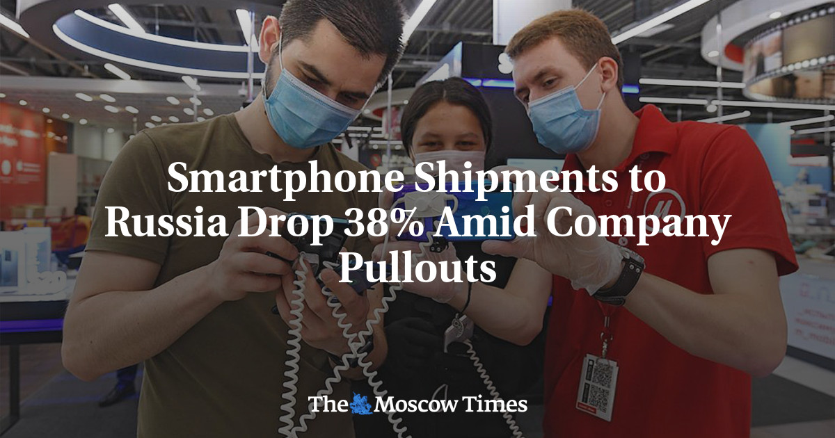 Smartphone Shipments to Russia Drop 38% Amid Company Pullouts