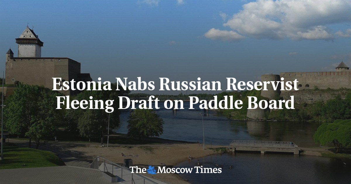 Estonia Nabs Russian Reservist Fleeing Draft on Paddle Board