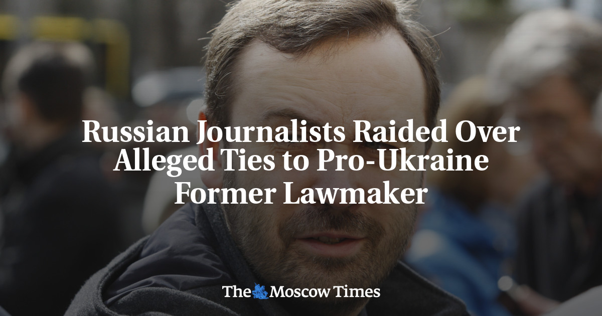 Russian Journalists Raided Over Alleged Ties to Pro-Ukraine Former Lawmaker