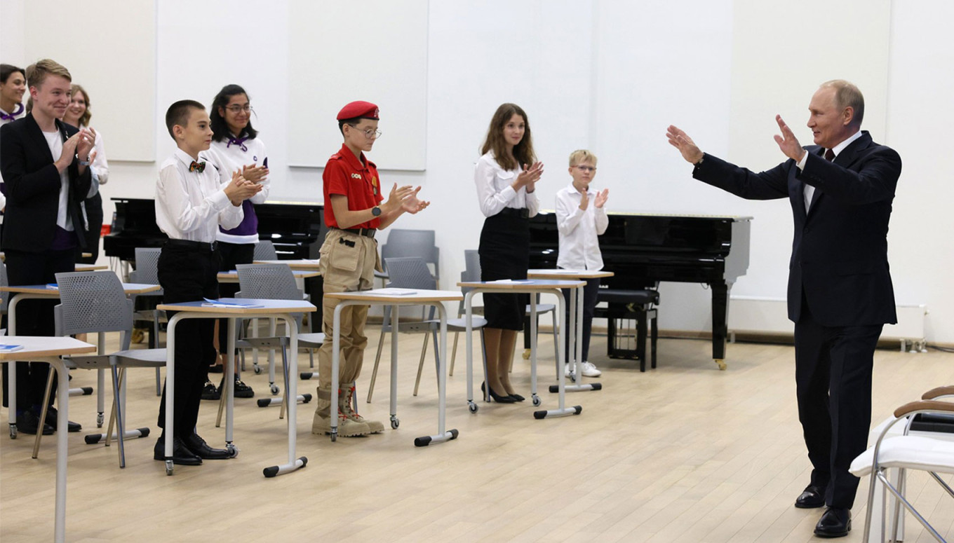 Russian Schoolchildren Return to Classrooms Changed by War