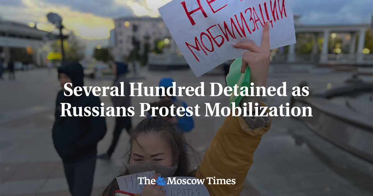Several Hundred Detained as Russians Protest Mobilization