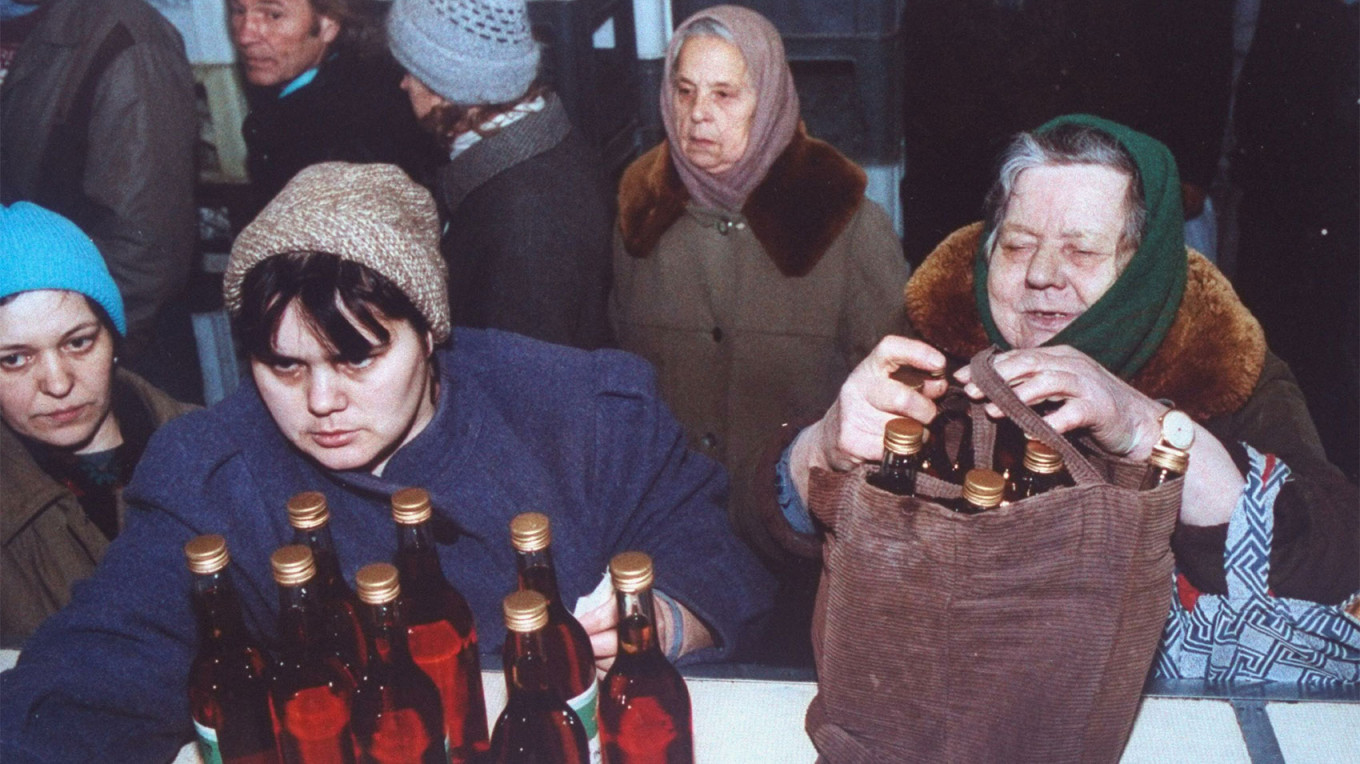 Adam Curtis’ ‘TraumaZone’ Delivers Harrowing But Essential View of Russia’s Post-Soviet Decade
