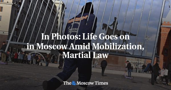 In Photos: Life Goes on in Moscow Amid Mobilization, Martial Law