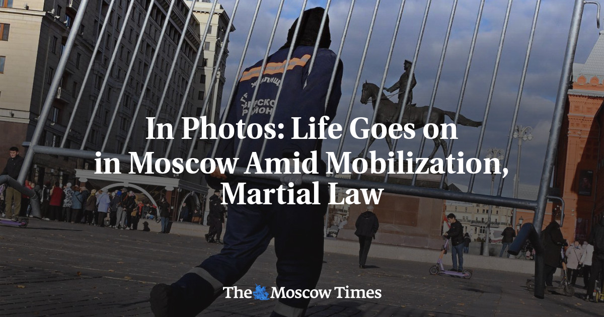 In Photos: Life Goes on in Moscow Amid Mobilization, Martial Law