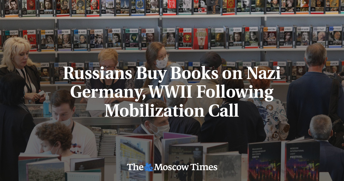 Russians Buy Books on Nazi Germany, WWII Following Mobilization Call