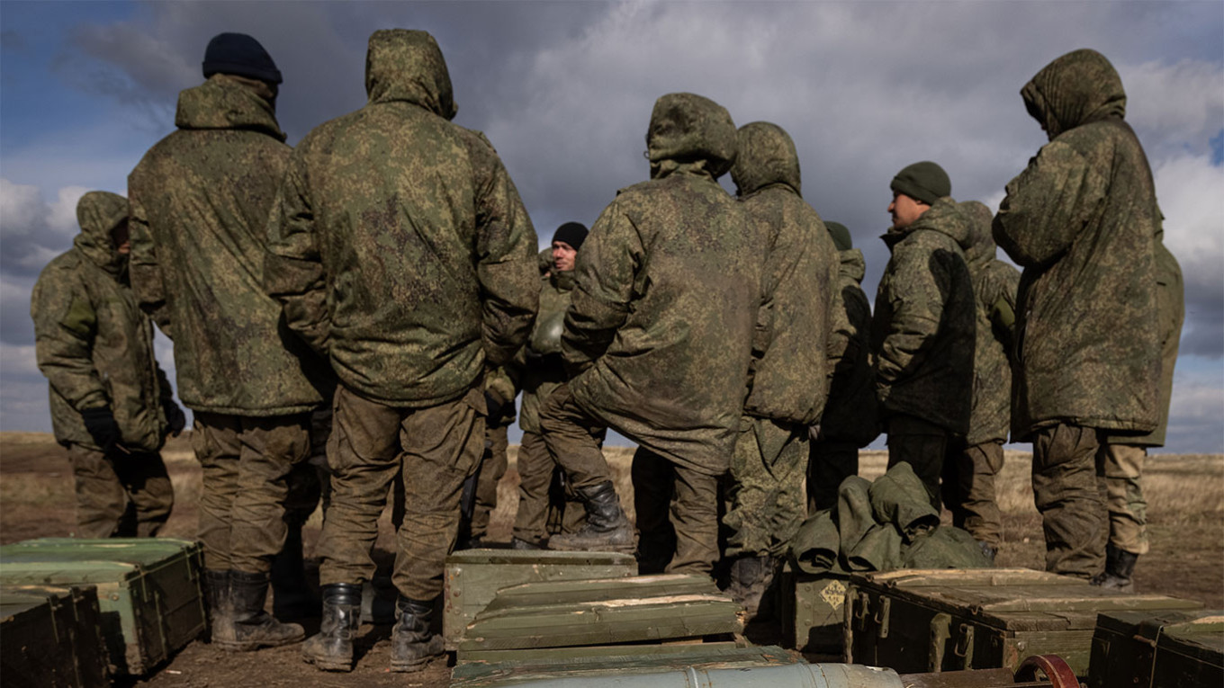  Mobilized men undergoing combat training. Stanislav Krasilnikov / TASS 