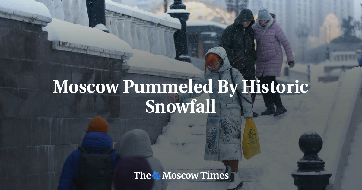 Moscow Pummeled By Historic Snowfall