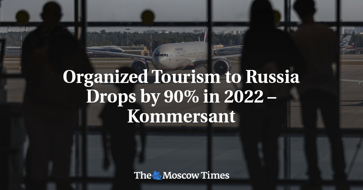 Organized Tourism to Russia Drops by 90% in 2022 – Kommersant
