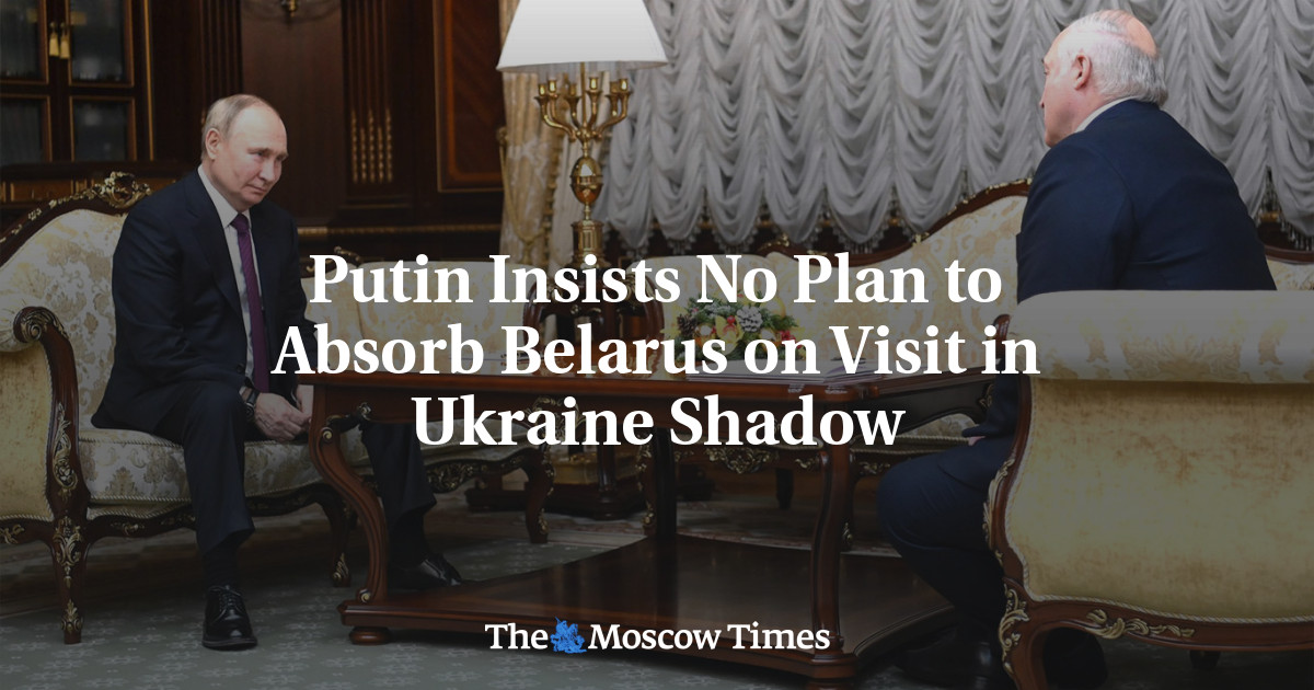 Putin Insists No Plan to Absorb Belarus on Visit in Ukraine Shadow