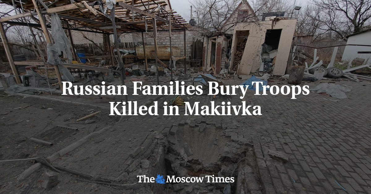 Russian Families Bury Troops Killed in Makiivka