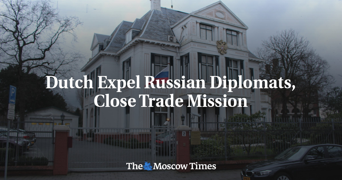 Dutch Expel Russian Diplomats, Close Trade Mission