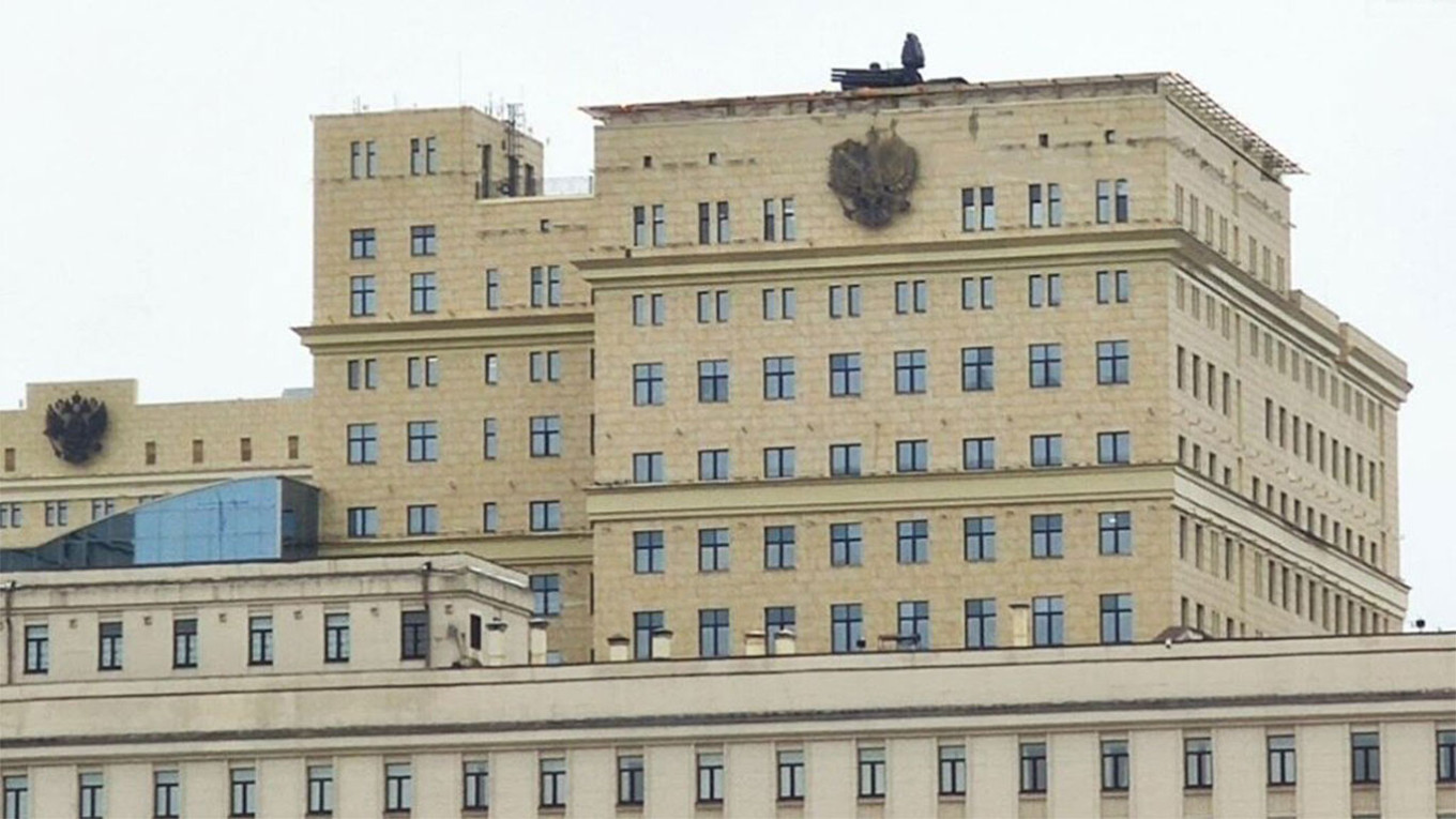  An air defense system on the roof of the Russian Defense Ministry building in Moscow. Social Media 
