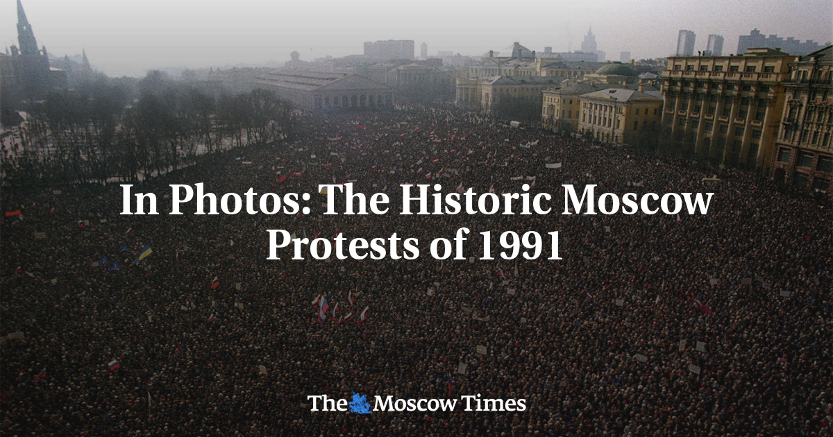 In Photos: The Historic Moscow Protests of 1991