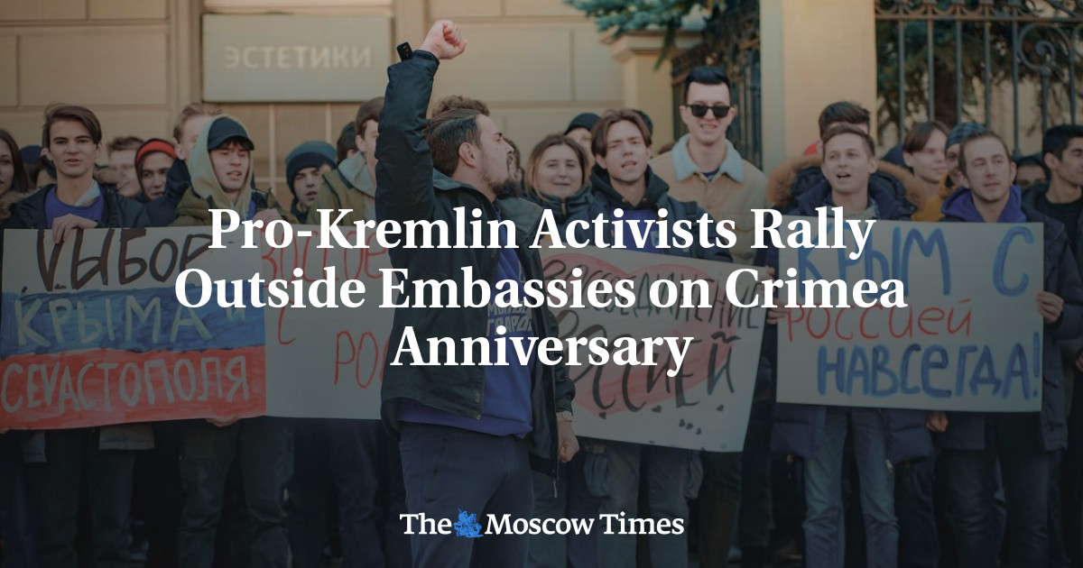 Pro-Kremlin Activists Rally Outside Embassies on Crimea Anniversary